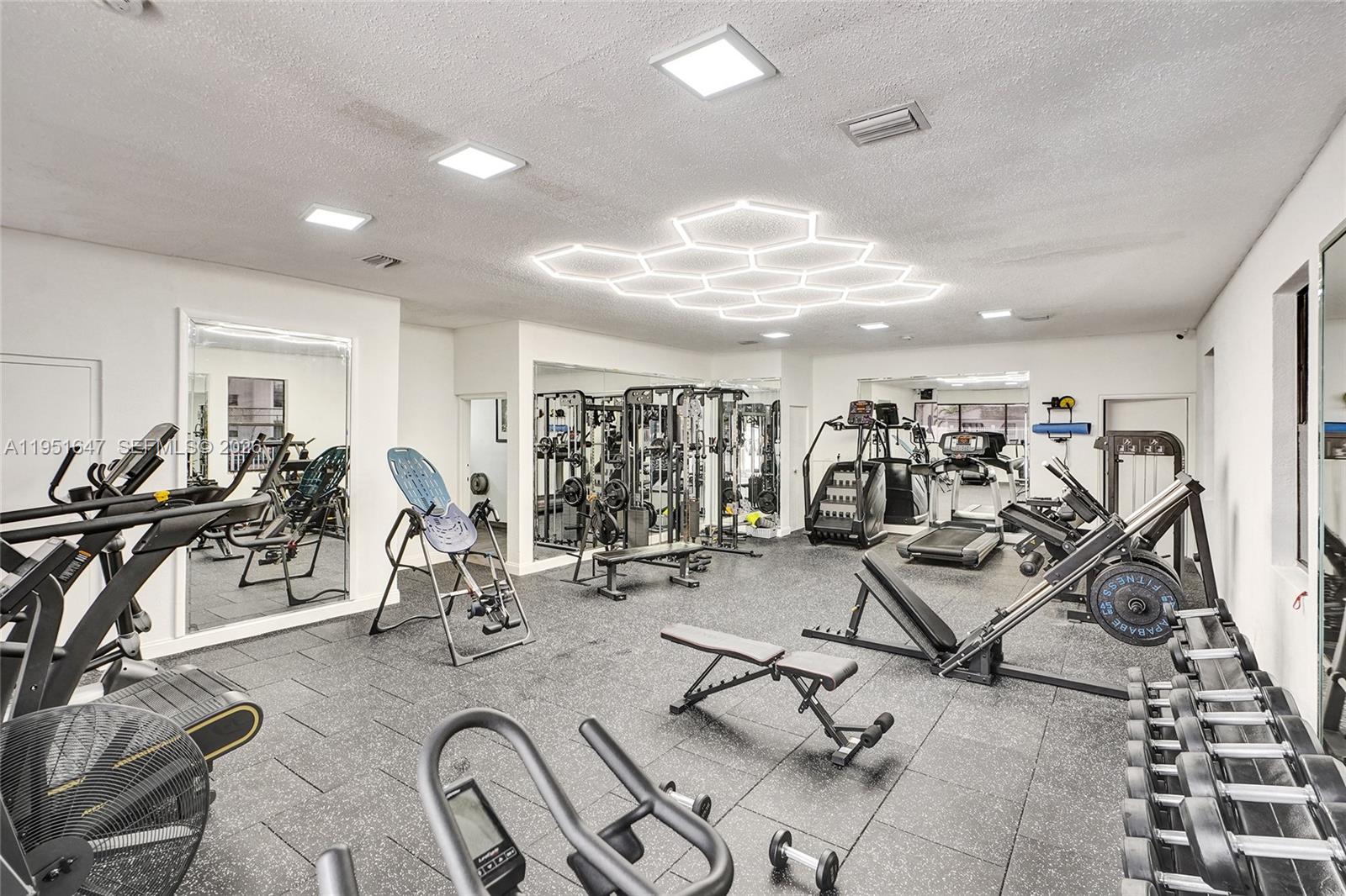 FONTAINEBLEAU GARDENS CON - Residential