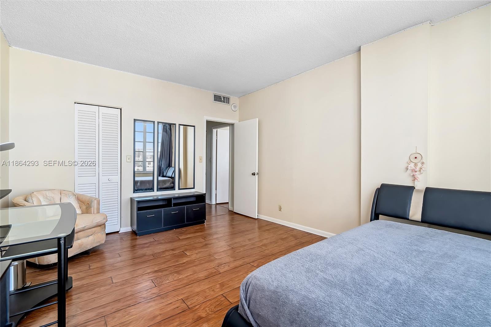 IMPERIAL TOWERS CONDO - Residential