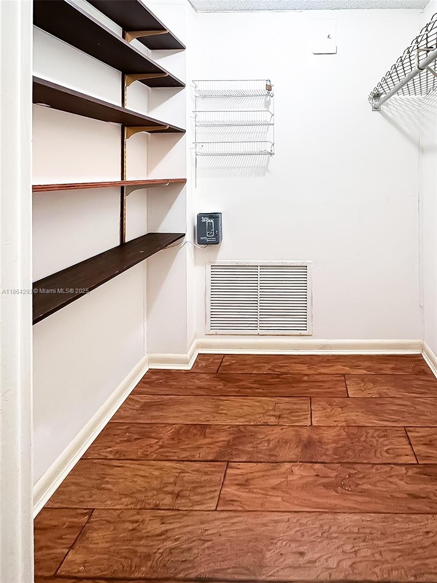 IMPERIAL TOWERS CONDO - Residential