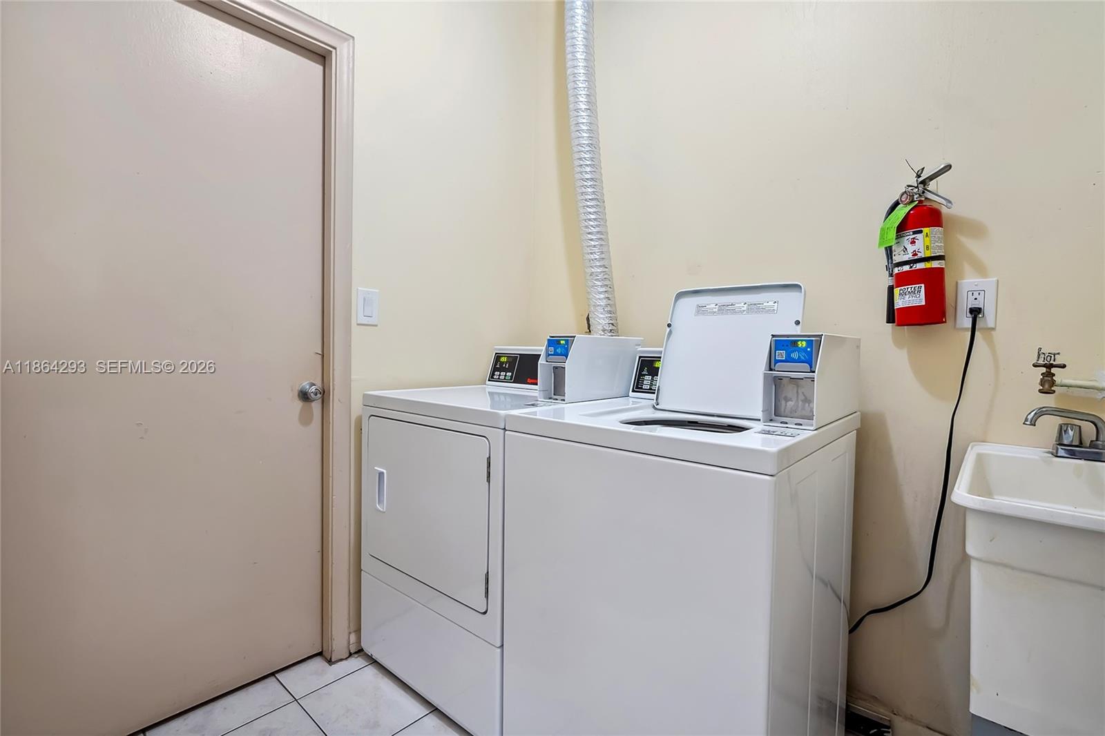 IMPERIAL TOWERS CONDO - Residential