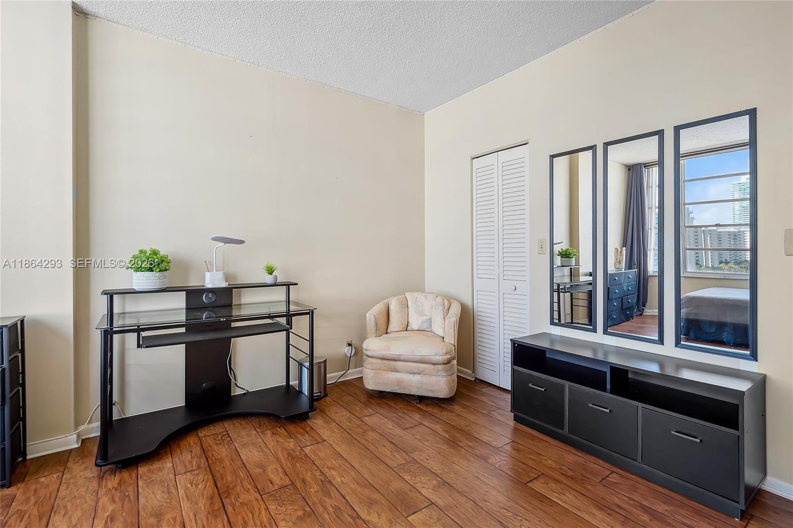 IMPERIAL TOWERS CONDO - Residential