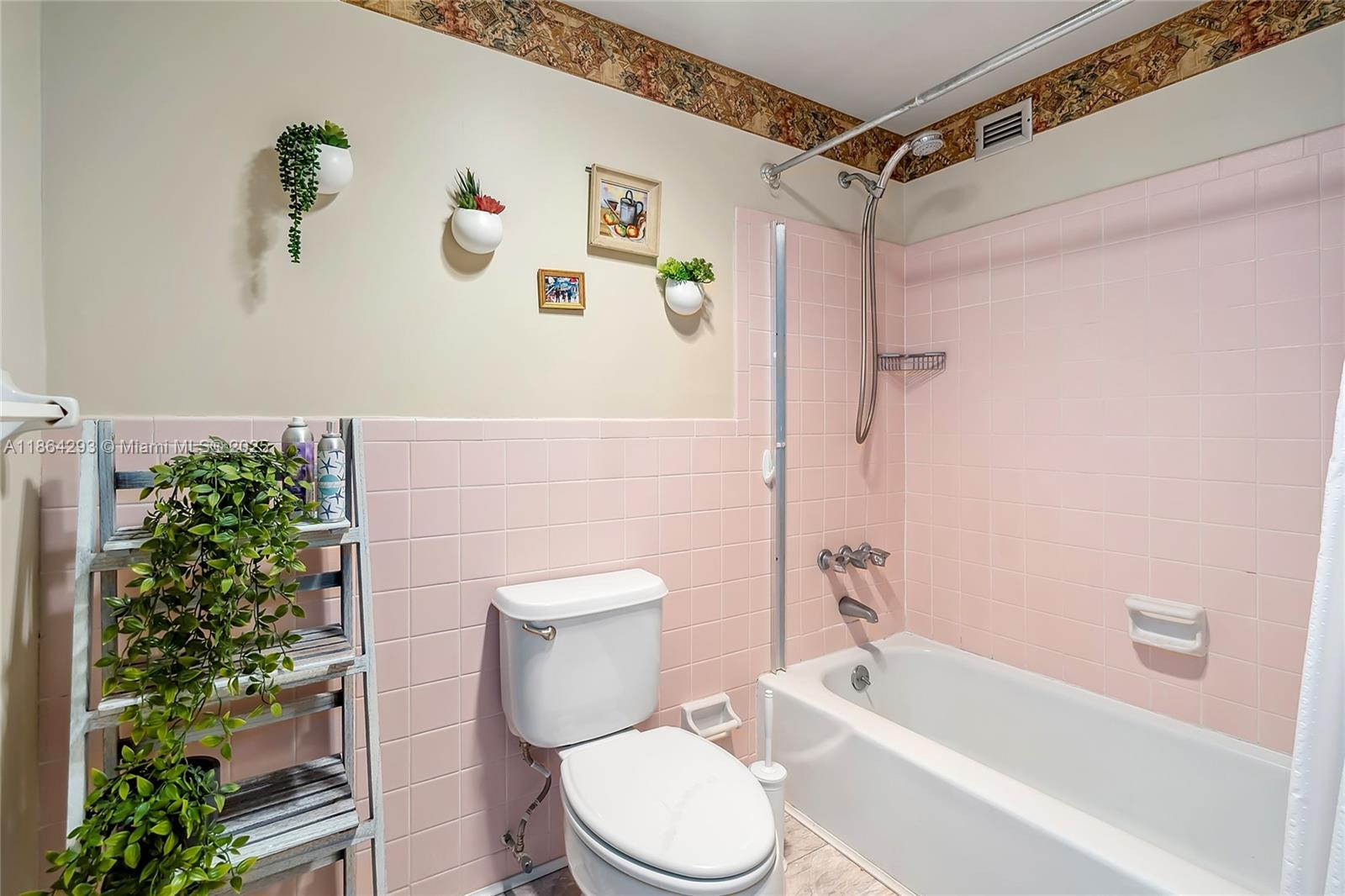 IMPERIAL TOWERS CONDO - Residential