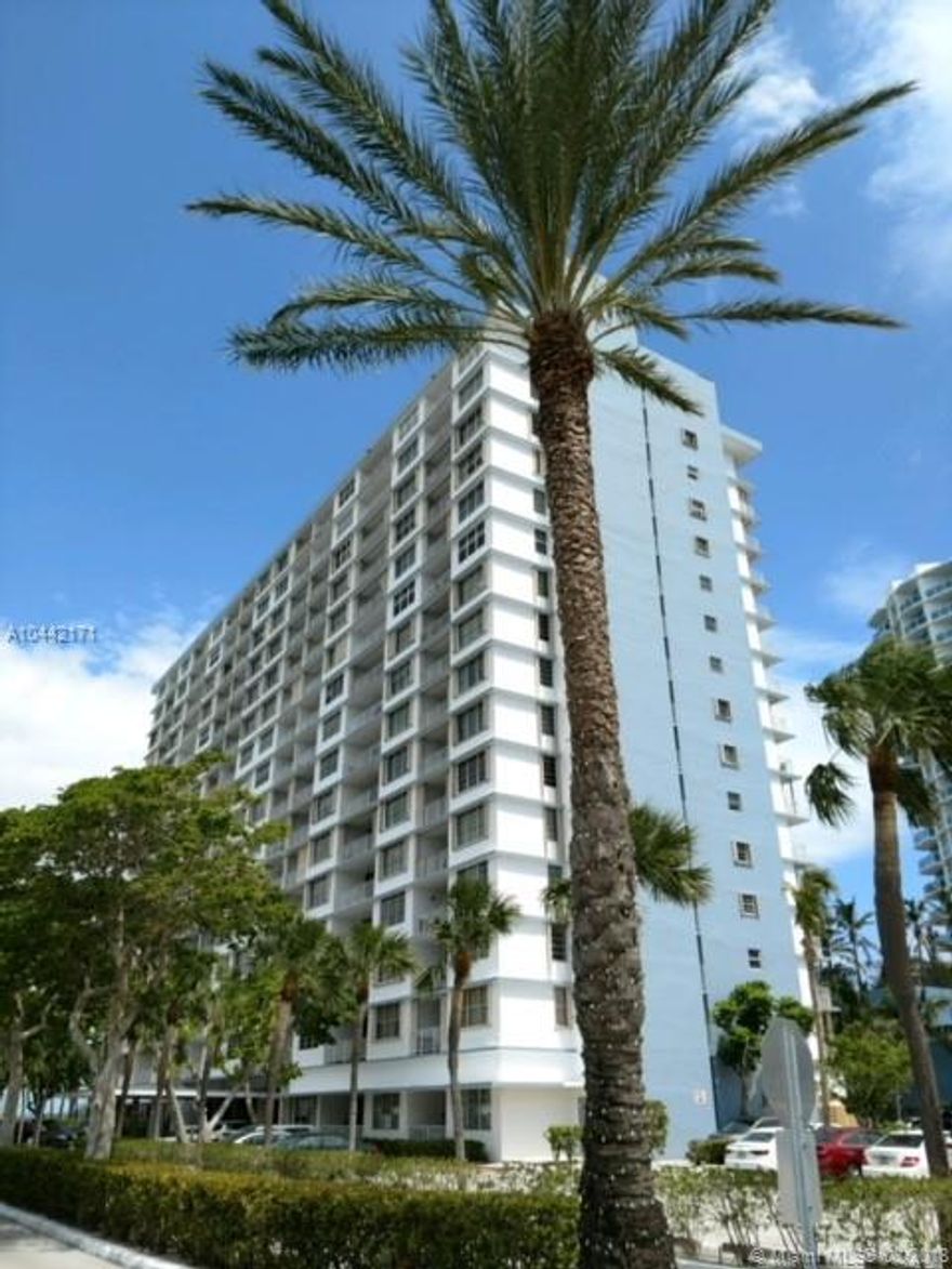 RARE OPPORTUNITY TO OWN ONE OF THE LARGEST 1BD/1.5BTH CORNER PENTJ]HOUSES (1057 SF) IN NORTH BAY VILLAGE! WELL LOCATED BETWEEN MIAMI & MIAMI BEACH. COMPLETELY UPDATED UNIT WITH NEW IMPECCABLE KITCHEN W/ GRANITE COUNTERS, STAINLESS STEEL APPLIANCES & CUSTOM MADE WOOD CABINETS. NEW IMPACT WINDOWS & DOORS.  MARBLE FLOORING THROUGHOUT EXCEPT BEDROOM WITH WOOD FLOORING. NEW COMPLETELY REMODELED BATHS WITH CUSTOM MADE CABINETS W/ GRANITE TOPS & MARBLE SHOWER. LOTS OF CLOSET SPACE. GREAT VIEWS OF BISCAYNE BAY & MIAMI SKYLINE. MANY AMENITIES INCLUDING HEATED POOL, GYM, PARTY ROOM, CONFERENCE ROOM & BBQ AREA. FOR PET LOVERS DOGS UNDER 25LBS ALLOWED.