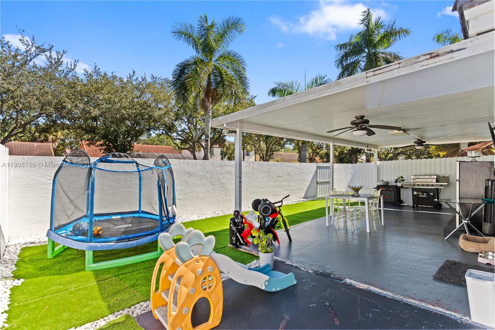 LAKES ON THE GREEN NORTH - Residential