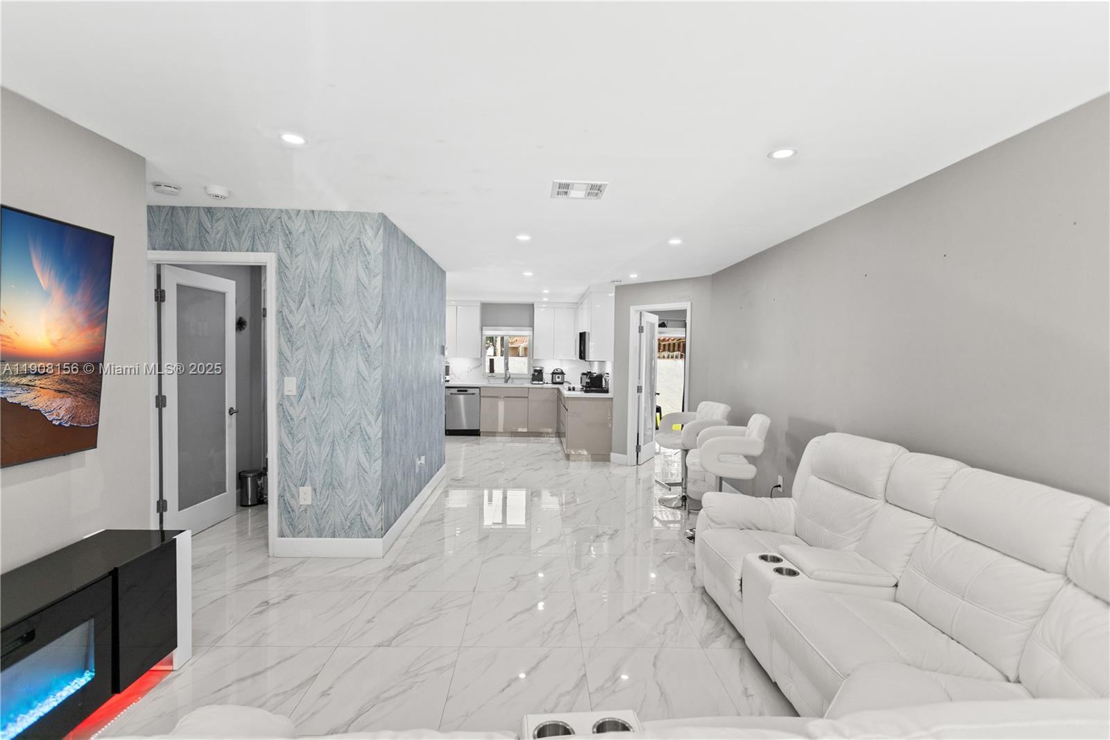 LAKES ON THE GREEN NORTH - Residential