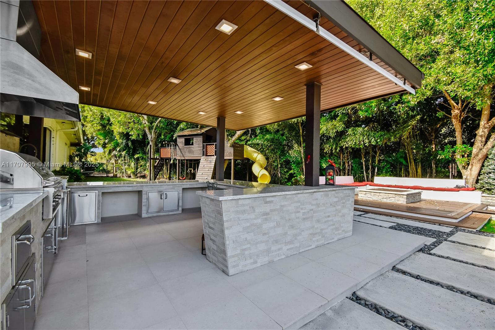 2445 Provence Cir