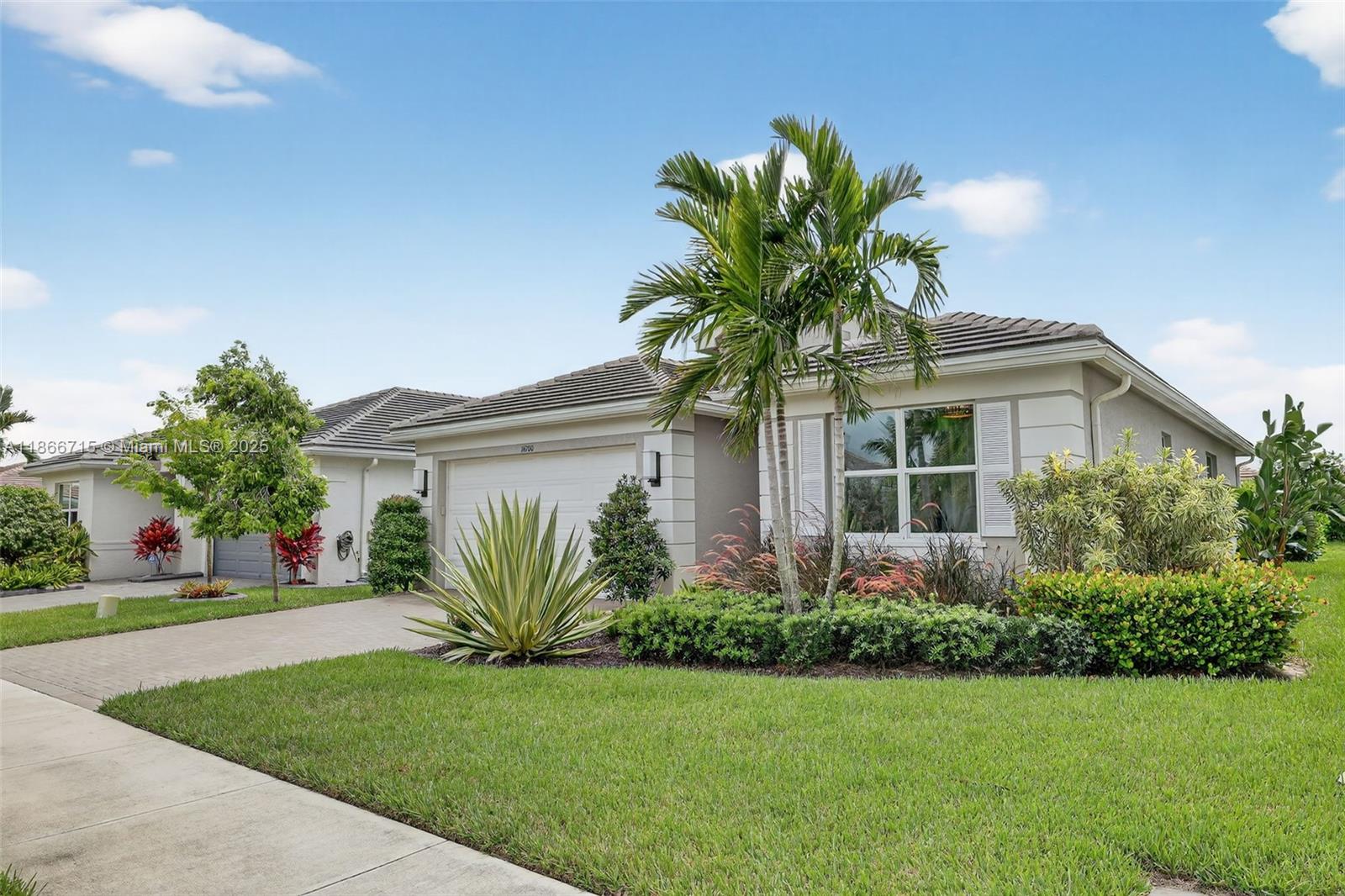 16700 SW Osprey Falls Way, Port St Lucie, FL, 34987/$425,000 1 16700 SW Osprey Falls Way