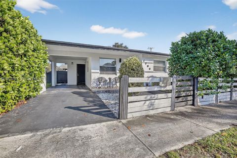 Photo of 2256 Simms St, Hollywood, FL 33020 (MLS # A11925762)