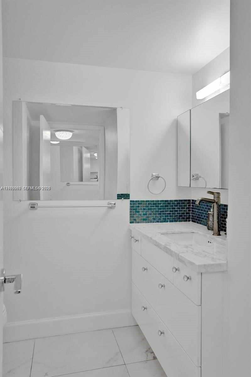 2500 Parkview Dr 1008