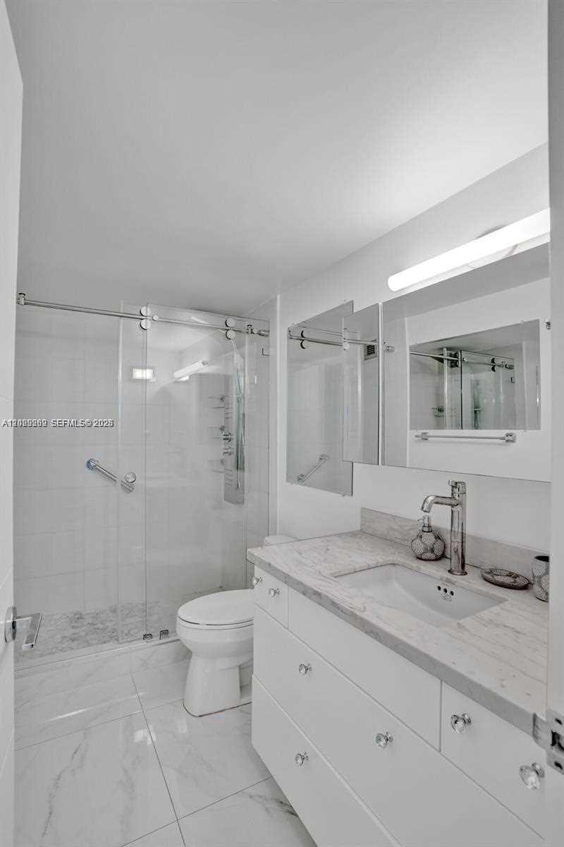 2500 Parkview Dr 1008