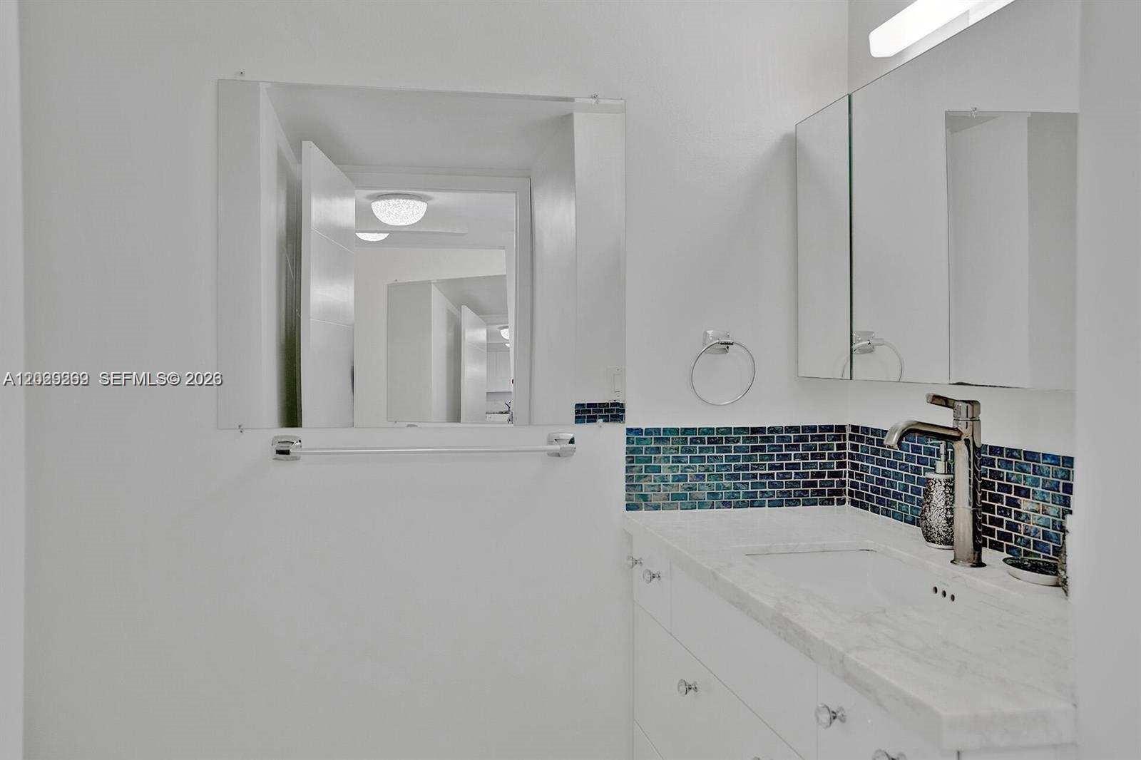 2500 Parkview Dr 1008