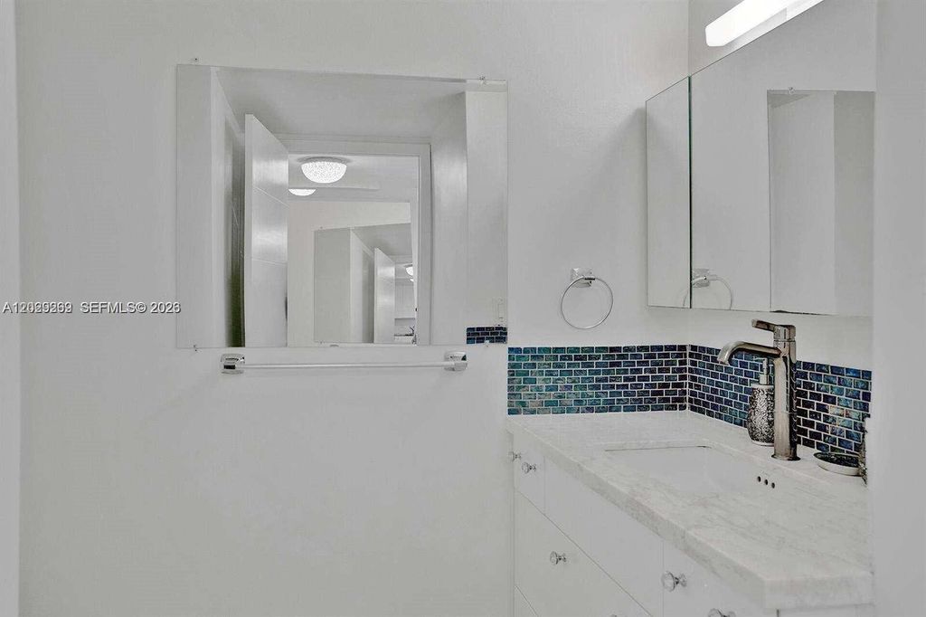 Photo of 2500 Parkview Dr #1008, Hallandale Beach, FL 33009 (MLS # A12029269)