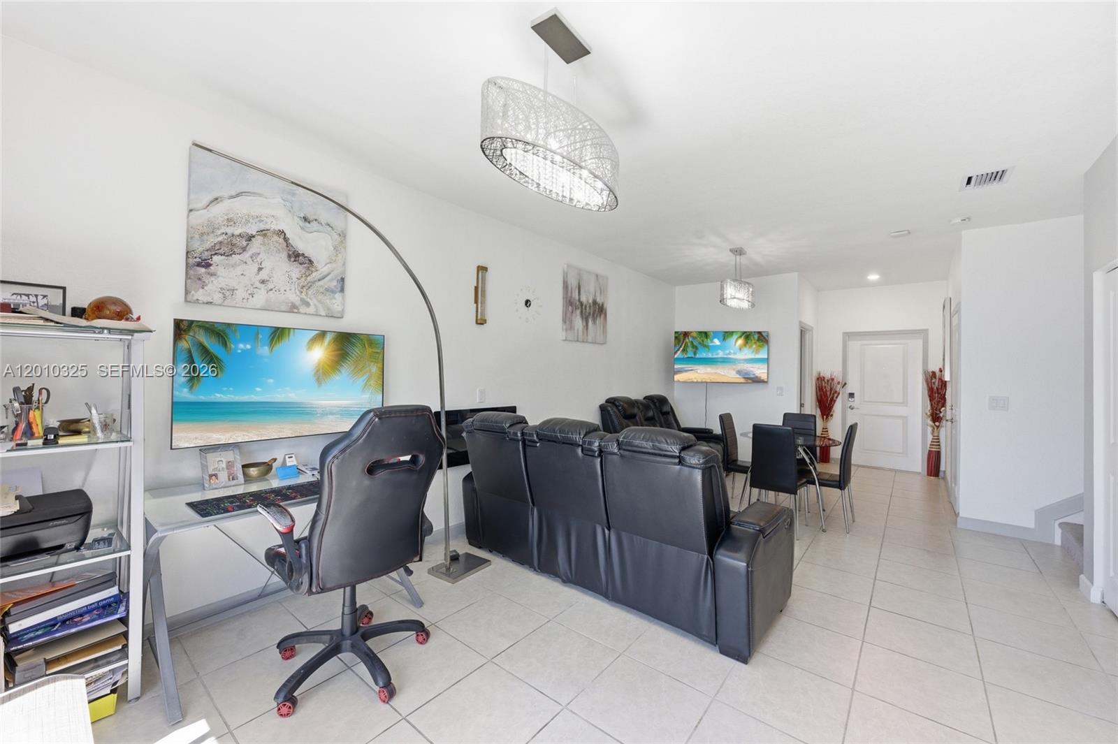 VIA VENTURA NEIGHBORHOOD - Residential