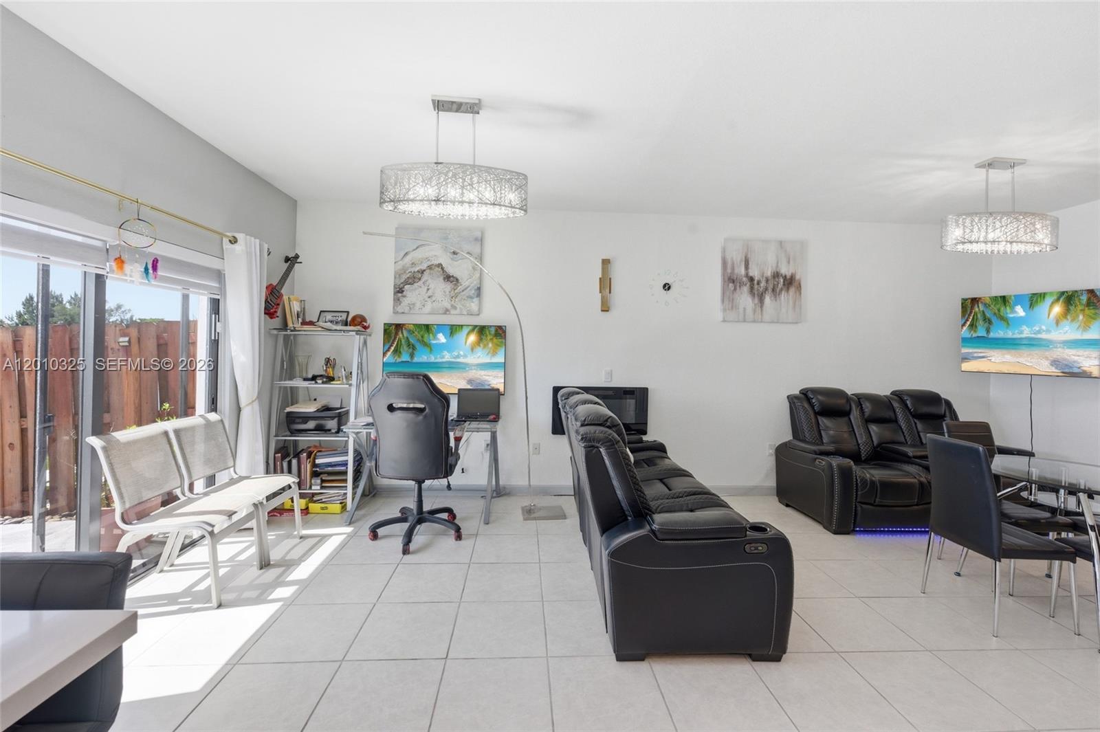 VIA VENTURA NEIGHBORHOOD - Residential