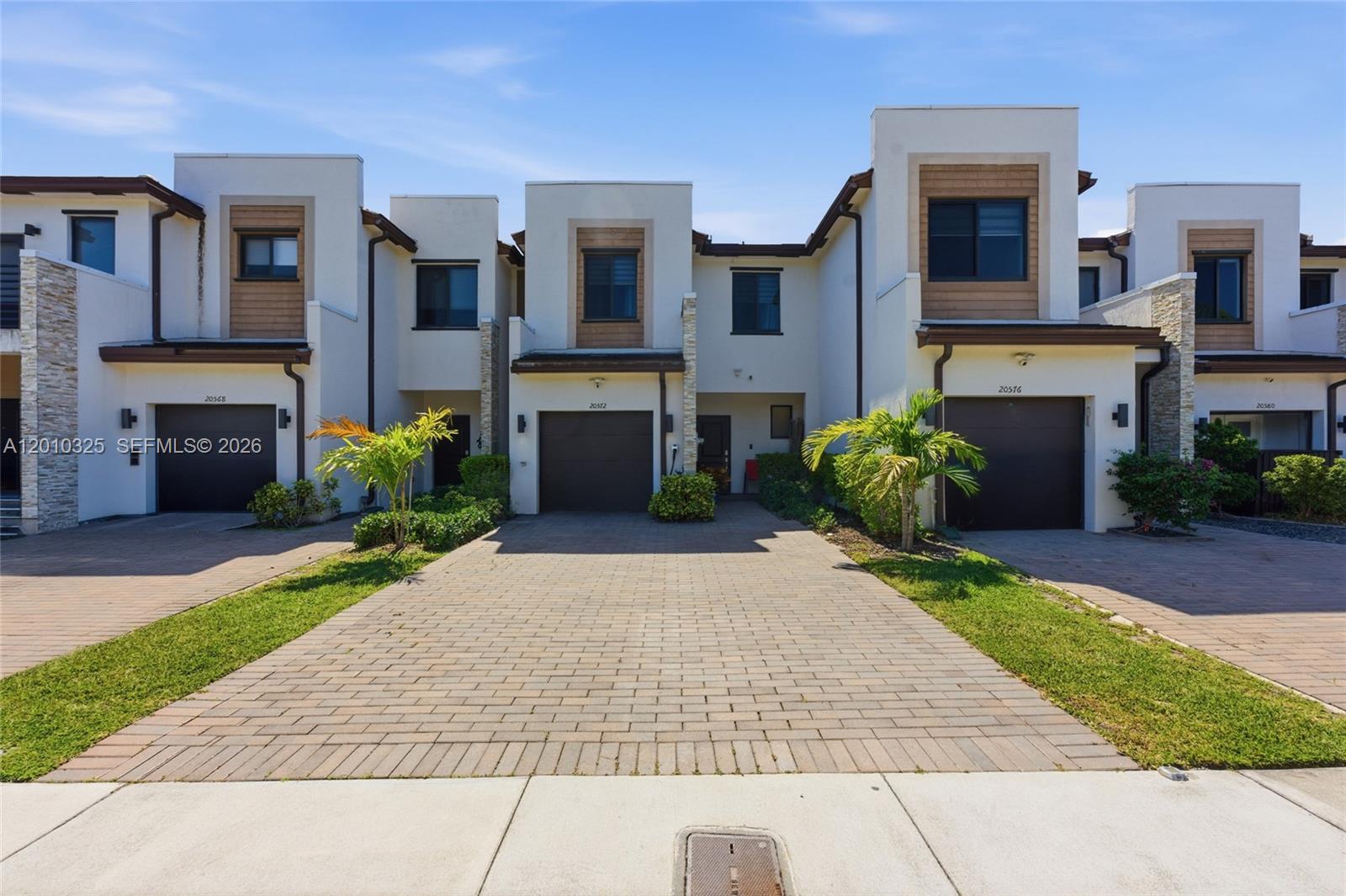 VIA VENTURA NEIGHBORHOOD - Residential