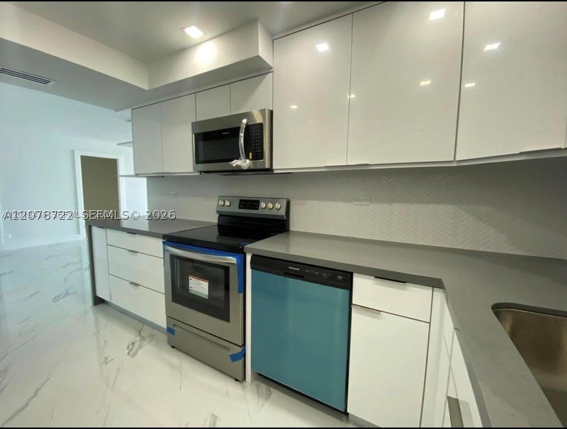 6039 Collins Ave CU -1033