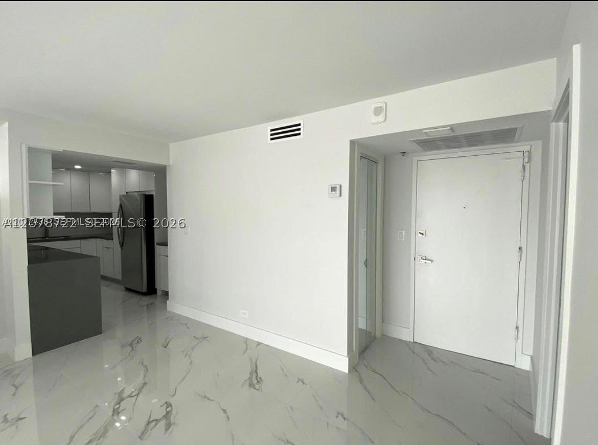 6039 Collins Ave CU -1033