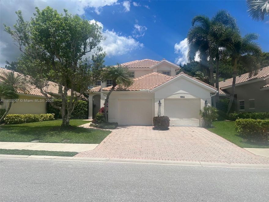 Amazing 2 story 4 bedroom 4.5 bath home on 18th Hole of PGA National Palmer 18tcourse! Screened pool with stunning views from upstairs deck. Accordian Shutters Throughout. Gated community. Resort and golf memberships are also available. Walk to the resort, restaurants, members club, gym and spa!
