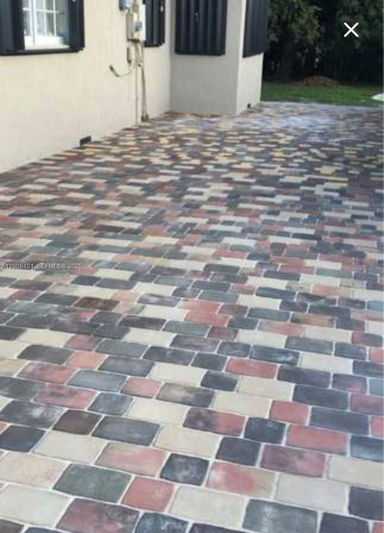 N MIAMI ESTATES - Residential