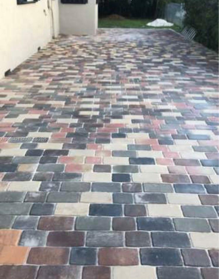 N MIAMI ESTATES - Residential