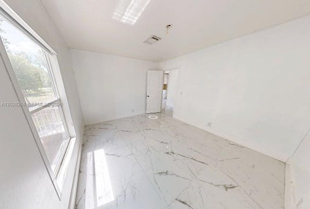 720 N RIVERSIDE ST — listing photo 17