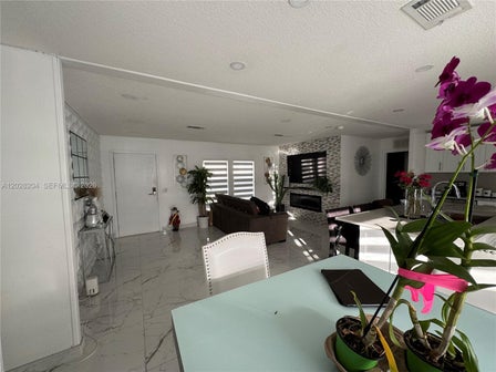 720 N RIVERSIDE ST — listing photo 9