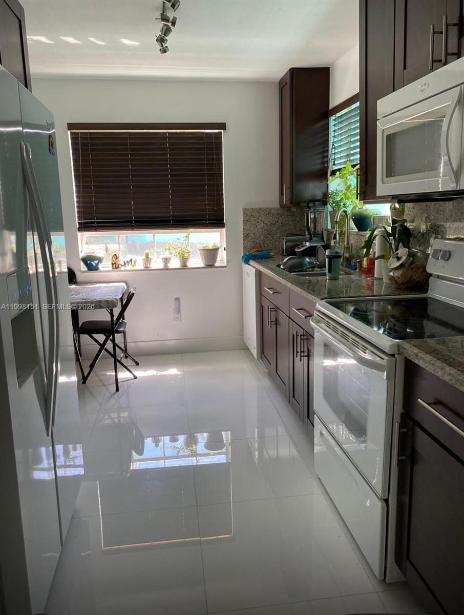 KEYS GATE CONDO NO THREE - Residential Lease