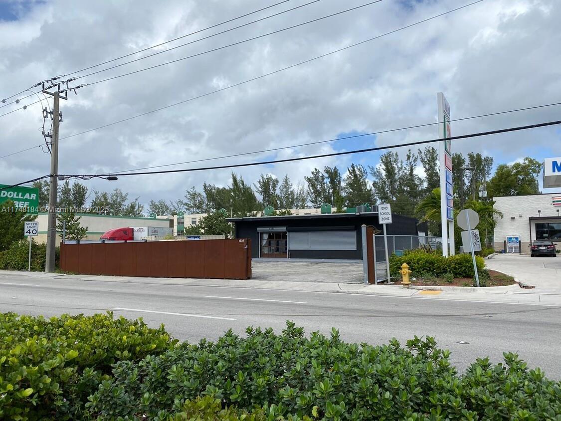 Turnkey property ready to lease. The property features a 9,750 Sq. Ft lot size and 2,475 Sq.Ft of actual area. Two private restrooms and a kitchen area are available. Central A/C. Fully fenced property. Existing Land Use: 110-Sales and Services (Wholesale facilities, Spot commercial, strip commercial, neighborhood shopping centers/plazas). The building can be used for photography, music recording, and event space.