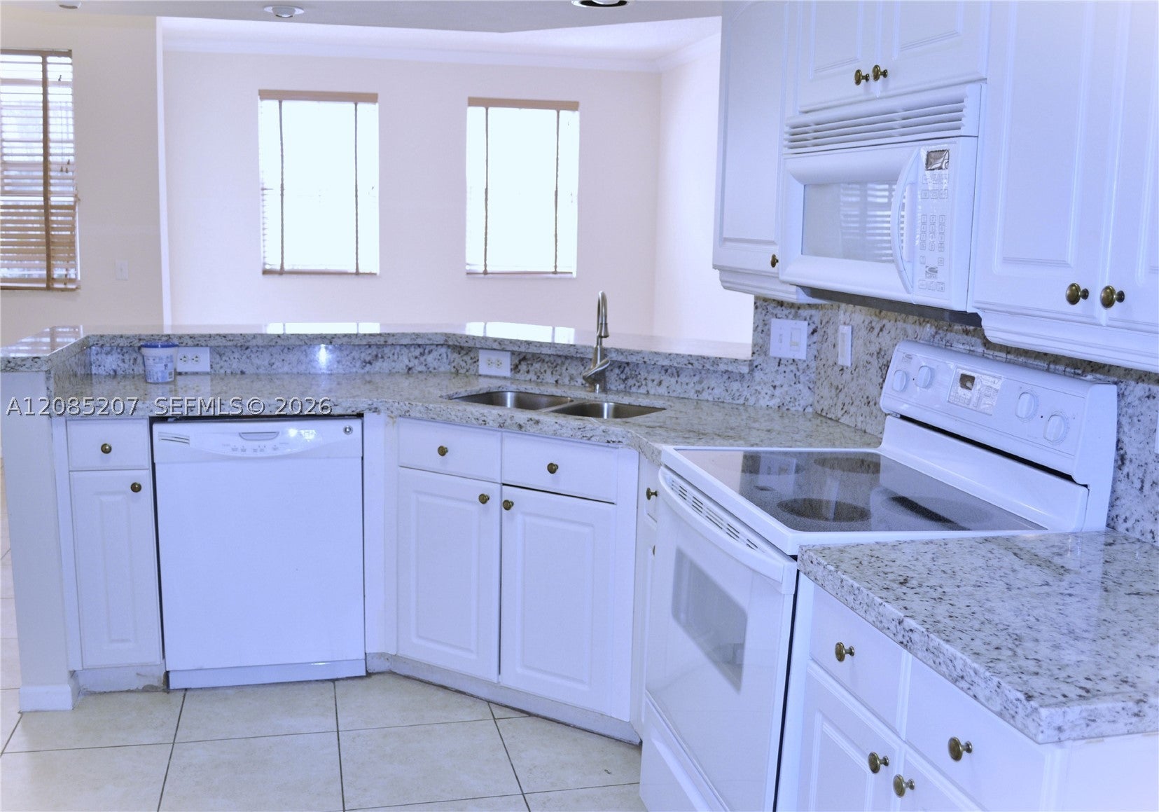 3225 NE 184th St 10103