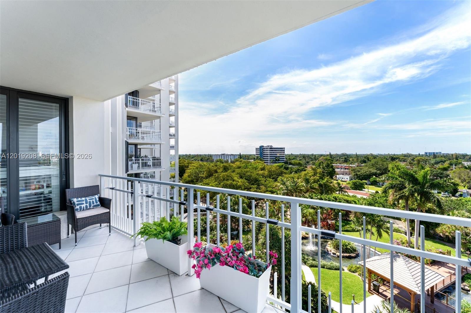 TOWERS OF QUAYSIDE CONDO - Residential
