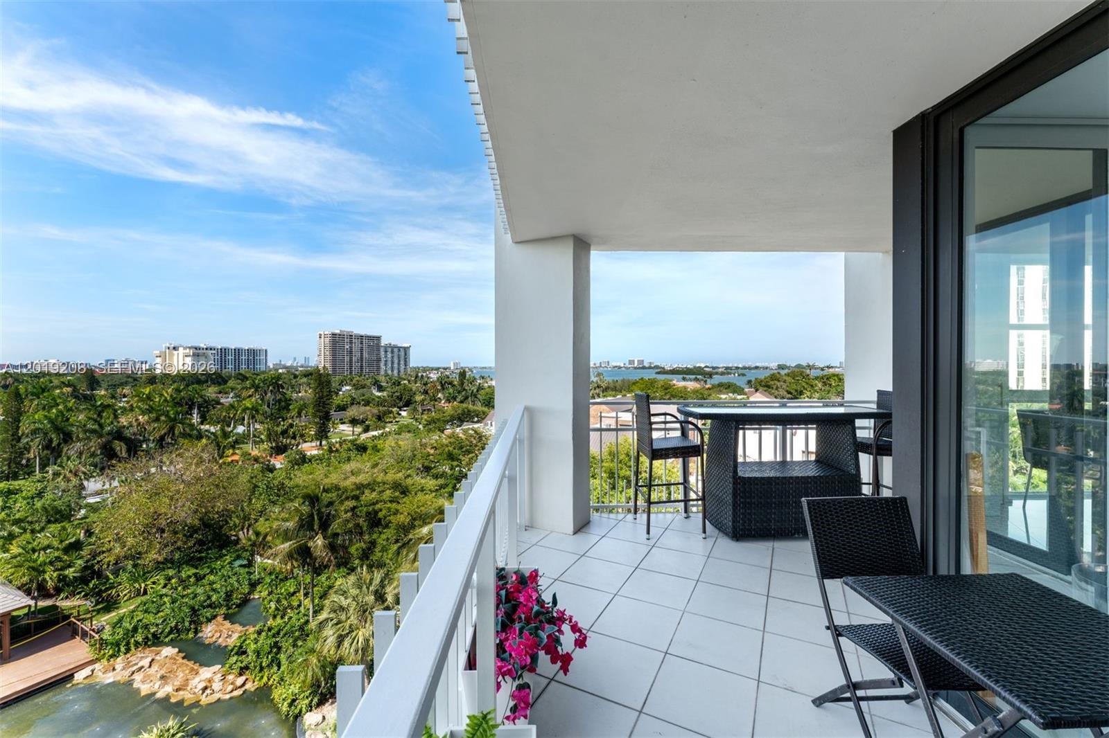 TOWERS OF QUAYSIDE CONDO - Residential
