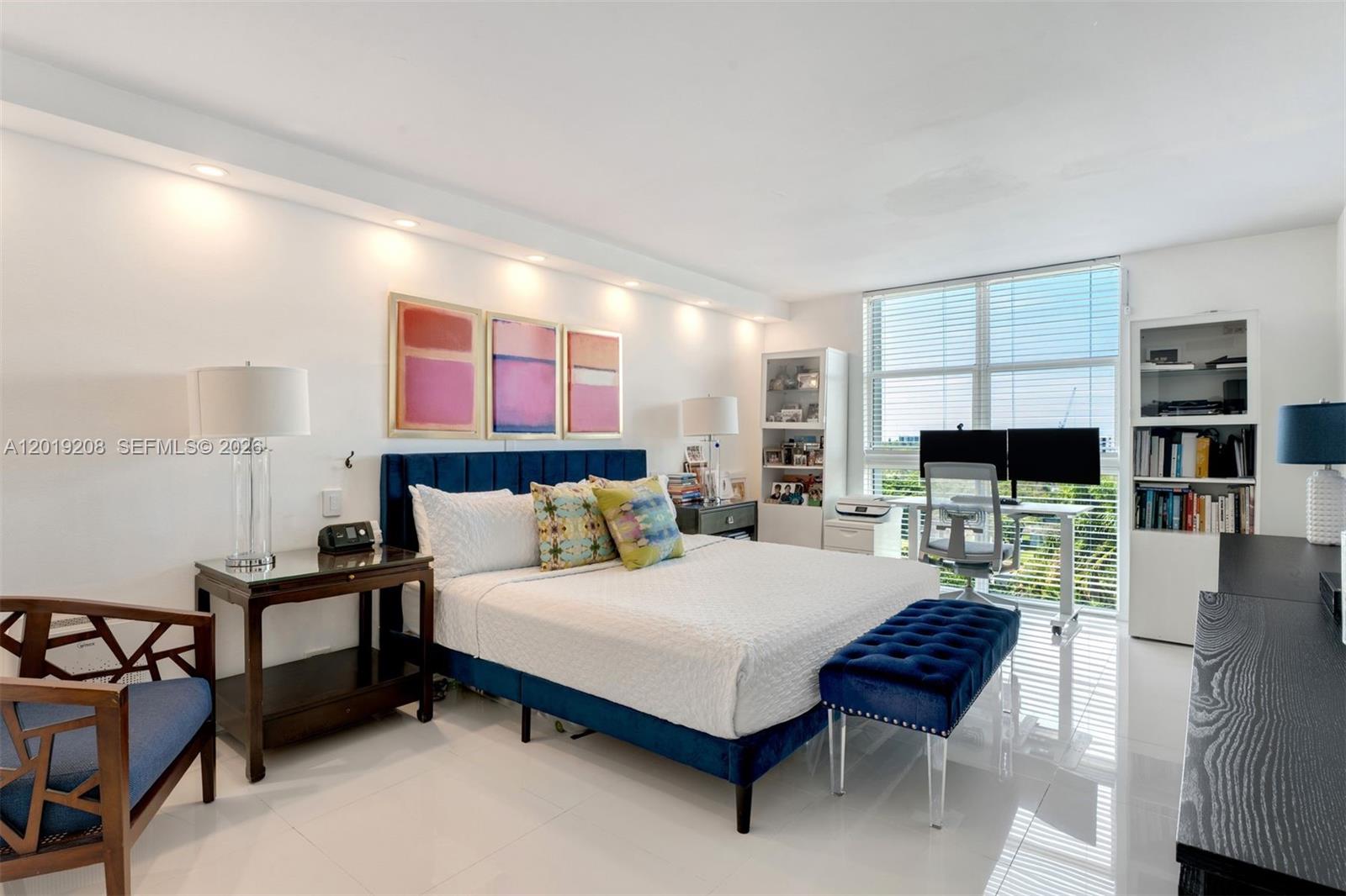 TOWERS OF QUAYSIDE CONDO - Residential