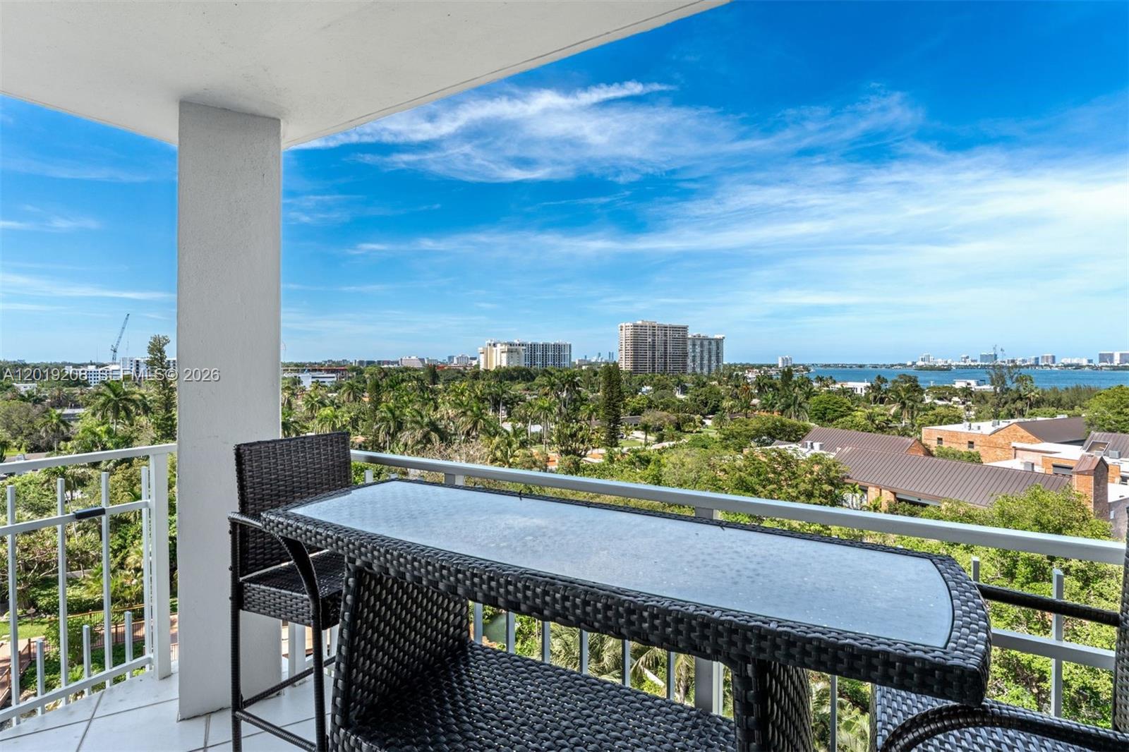 TOWERS OF QUAYSIDE CONDO - Residential