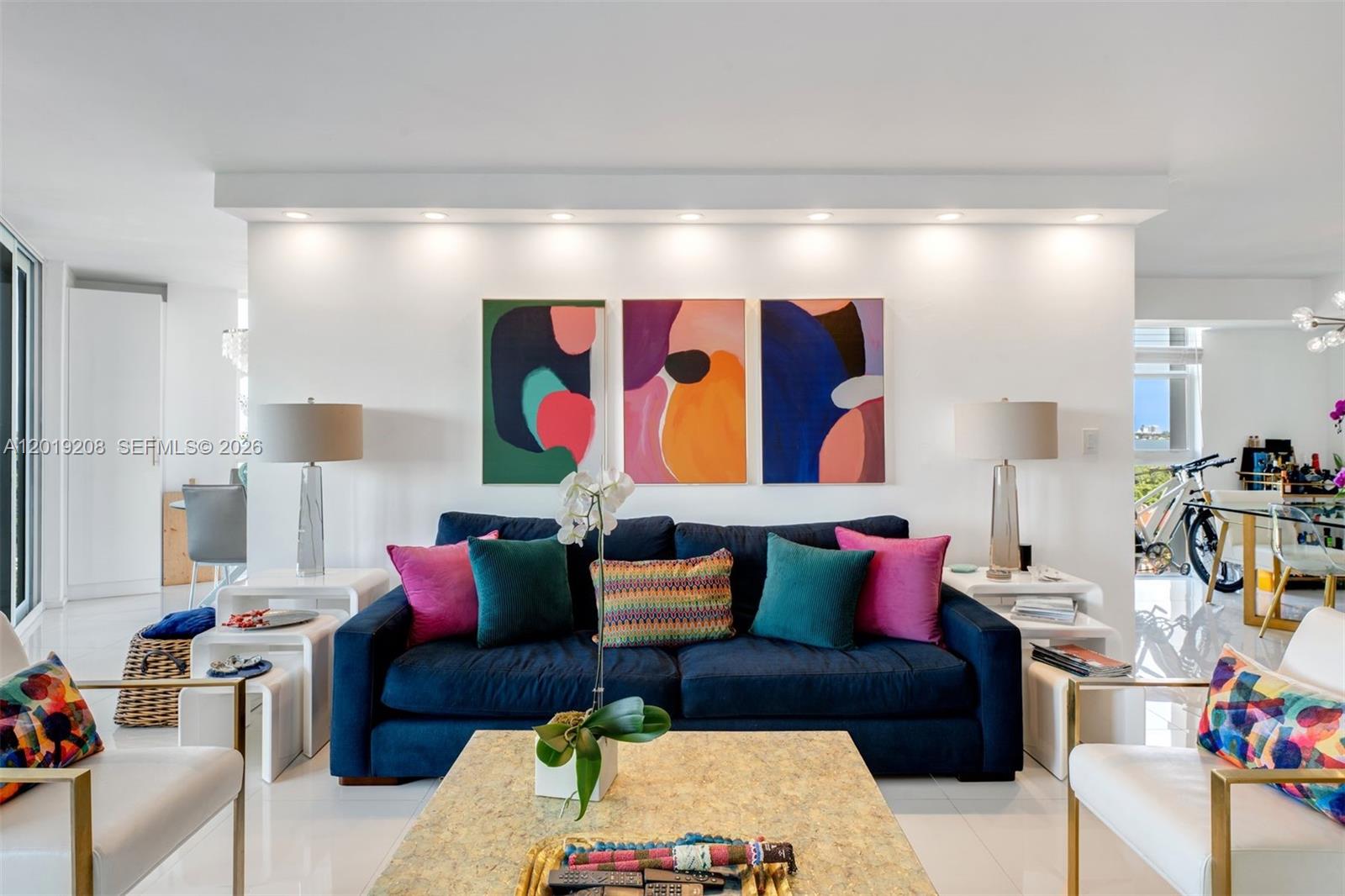 TOWERS OF QUAYSIDE CONDO - Residential