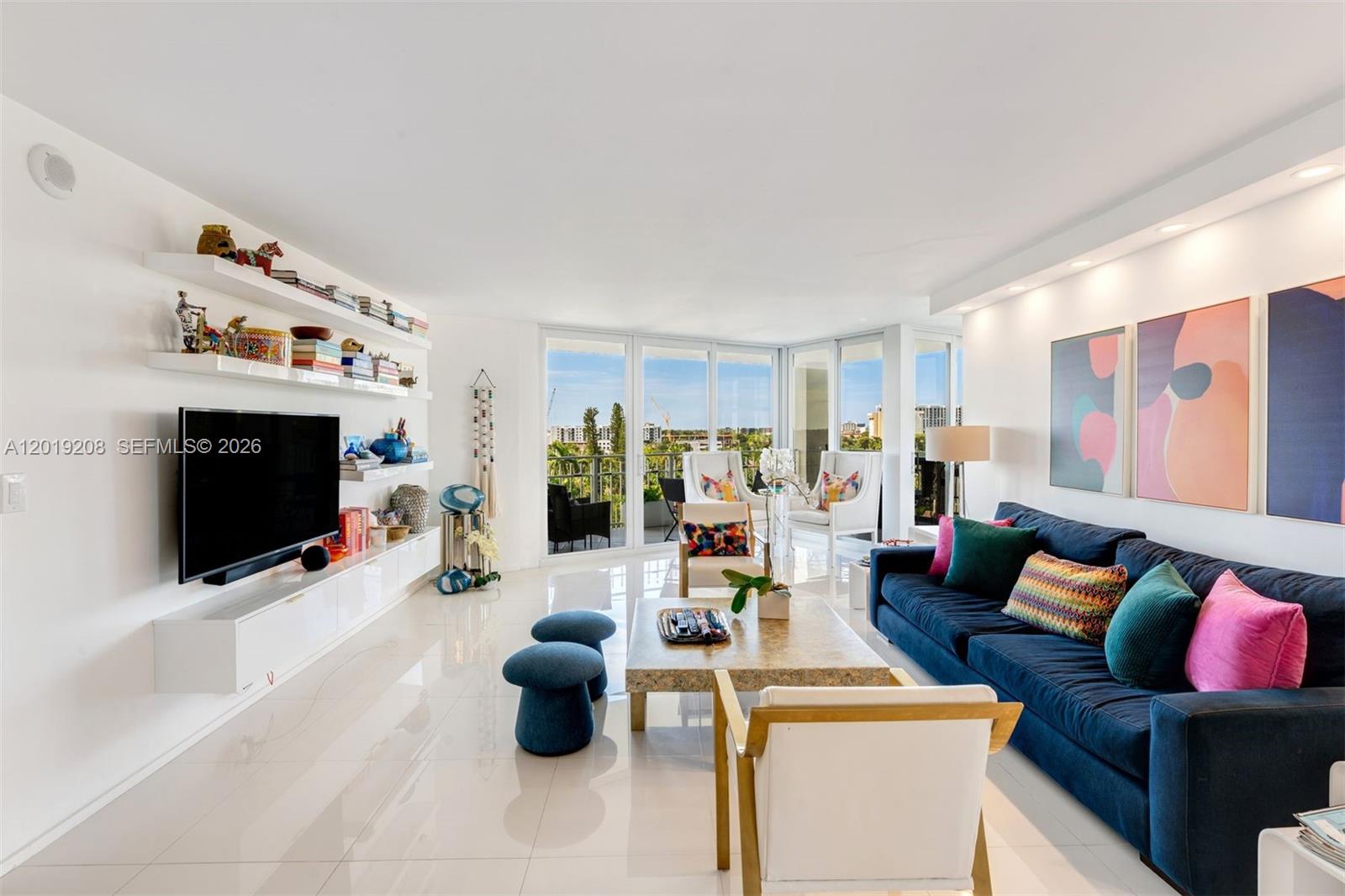 TOWERS OF QUAYSIDE CONDO - Residential