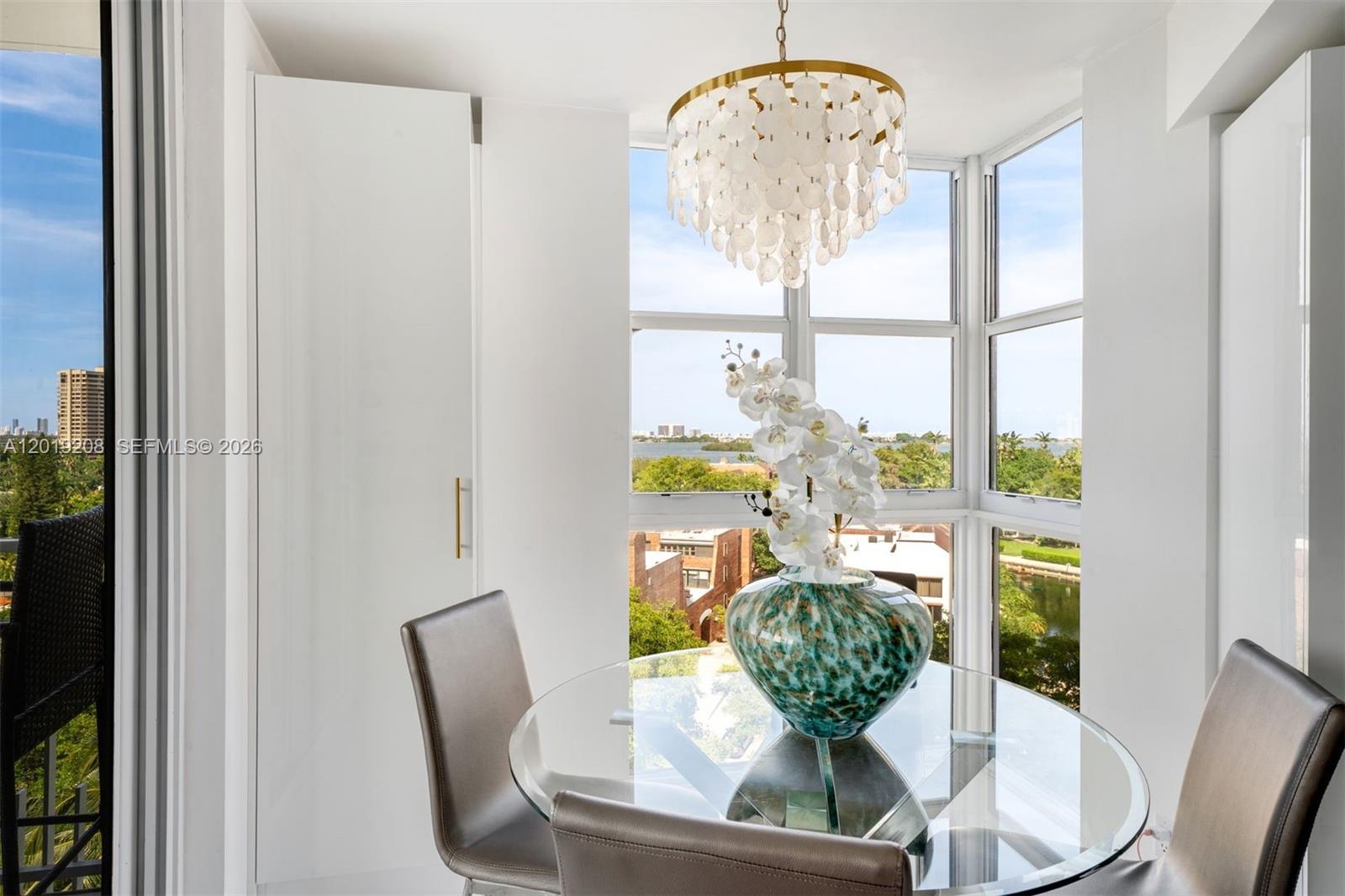 TOWERS OF QUAYSIDE CONDO - Residential
