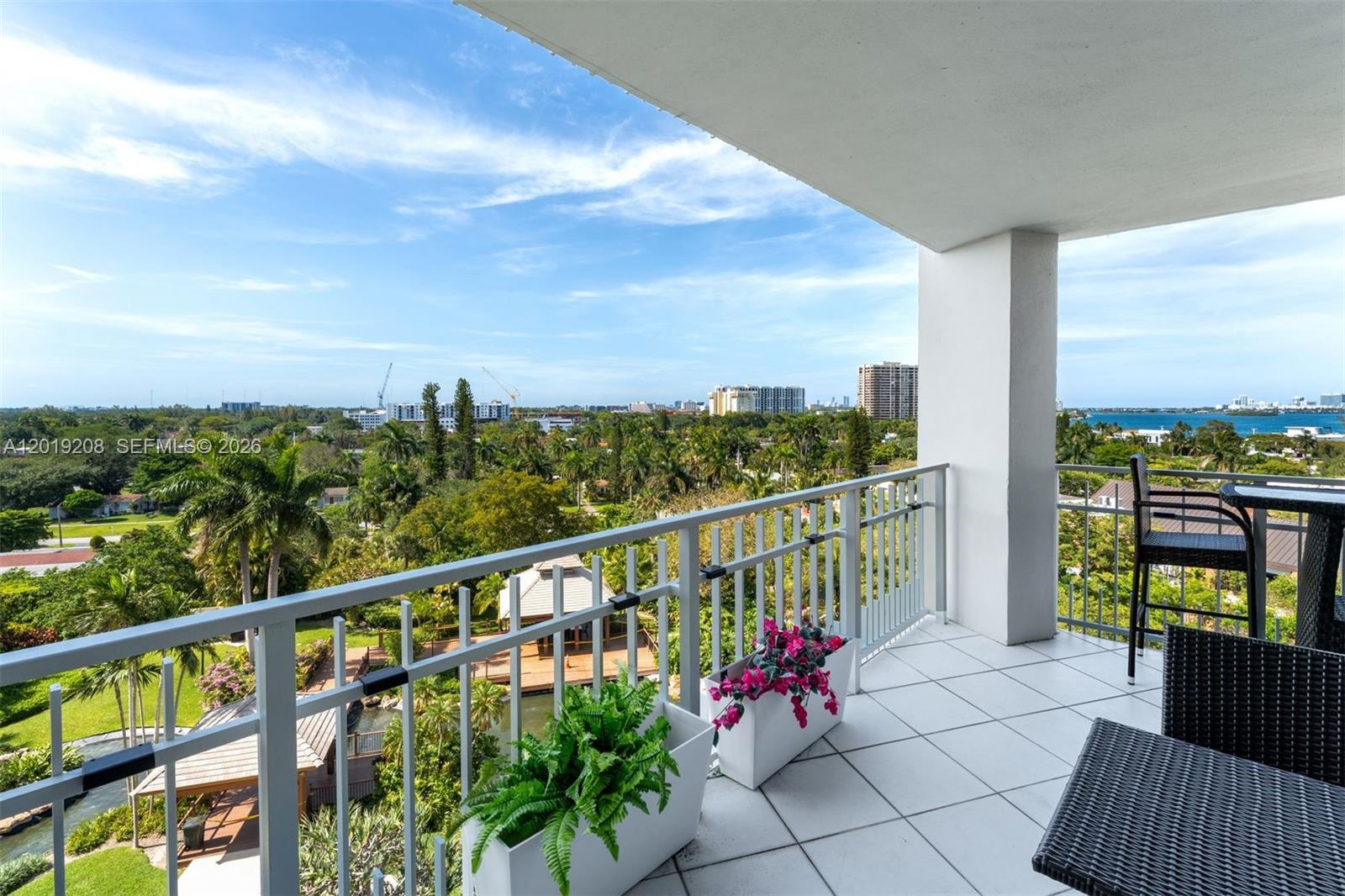 TOWERS OF QUAYSIDE CONDO - Residential