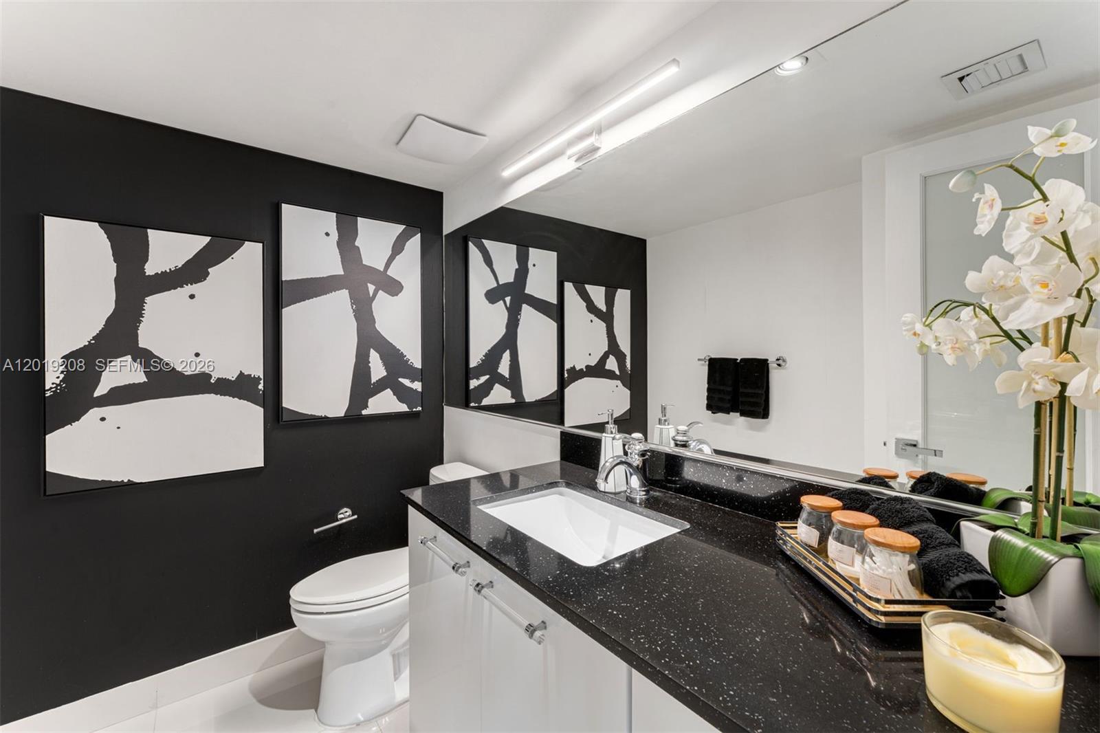 TOWERS OF QUAYSIDE CONDO - Residential