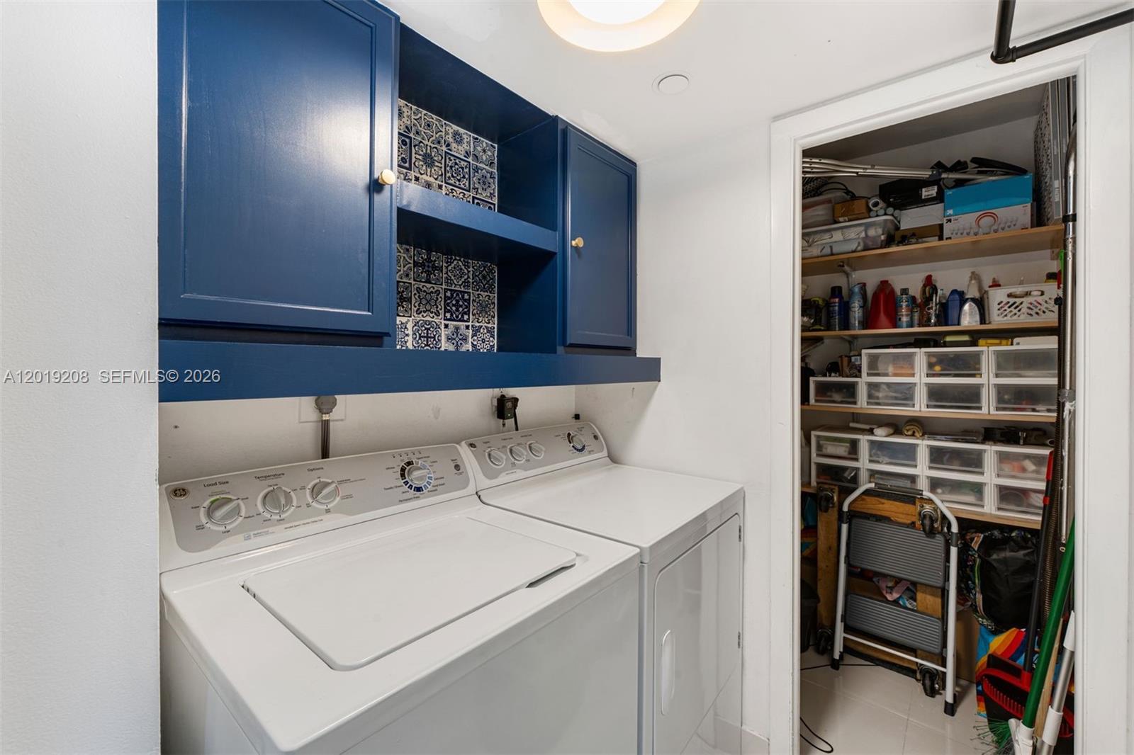 TOWERS OF QUAYSIDE CONDO - Residential