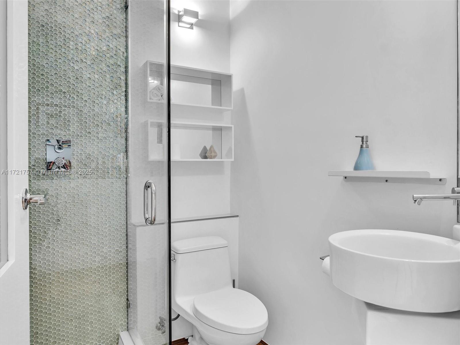 THE MERIDIAN CONDO - Residential