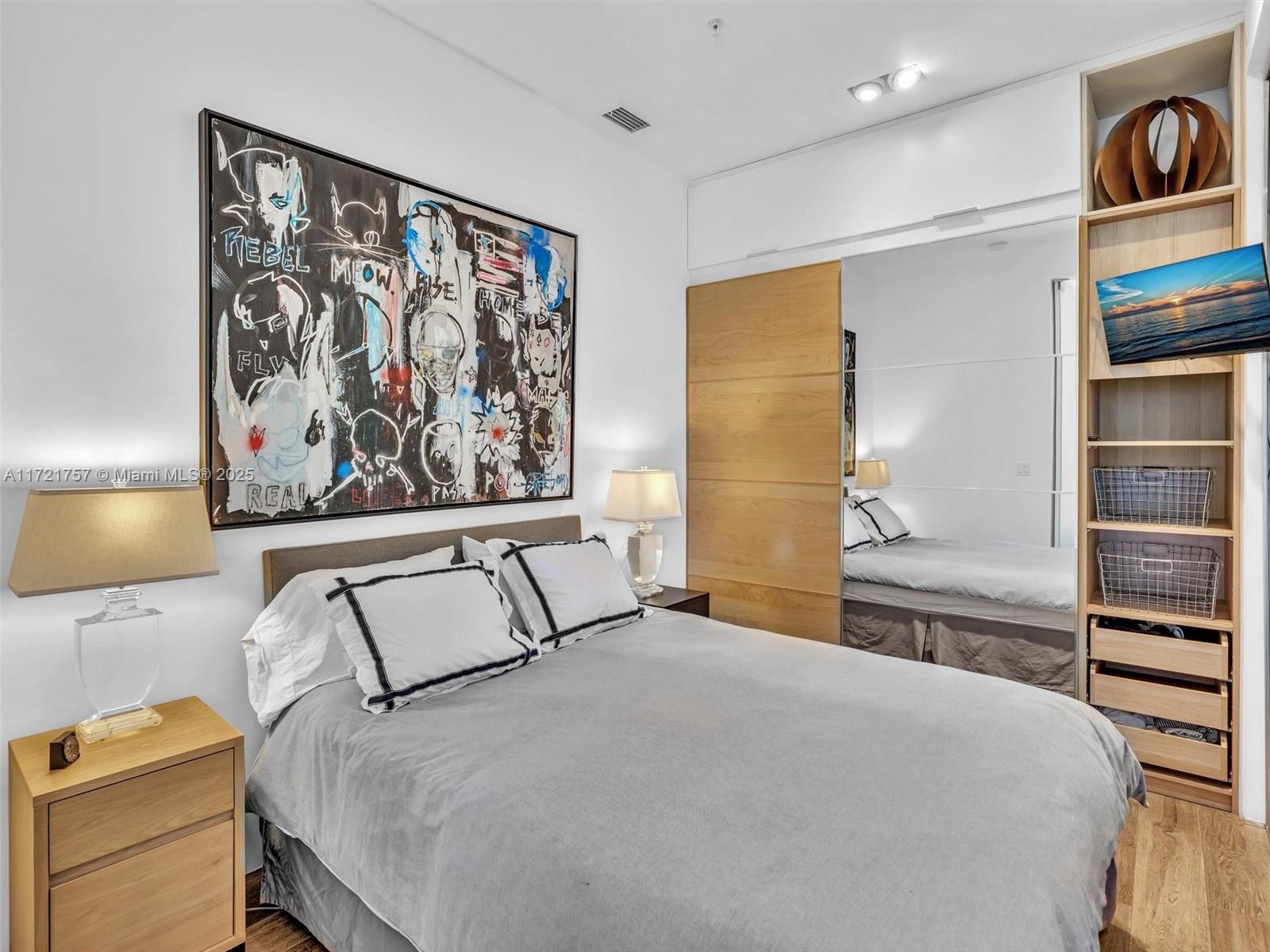 THE MERIDIAN CONDO - Residential