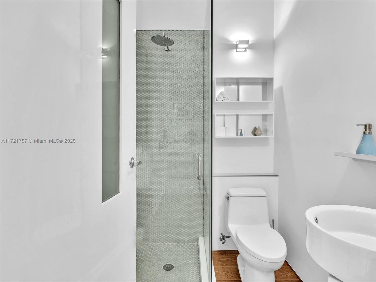 THE MERIDIAN CONDO - Residential