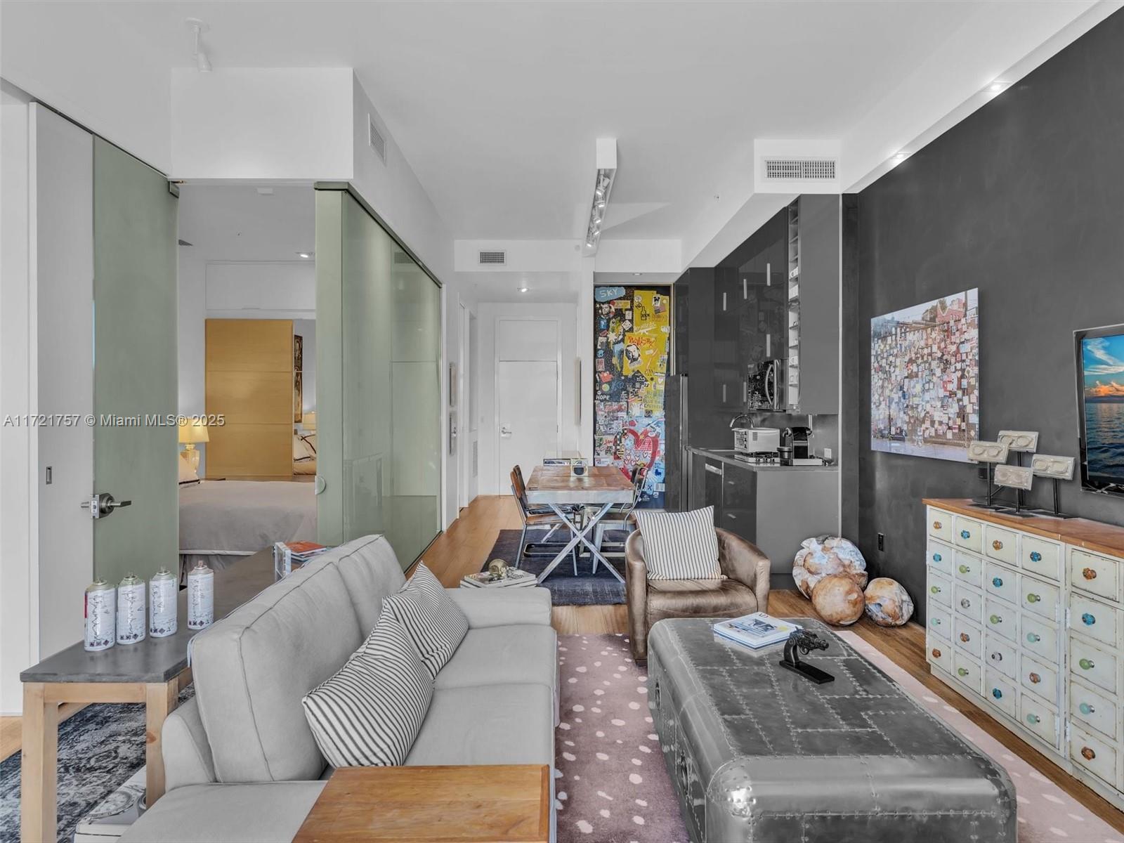2001 Meridian Ave 404