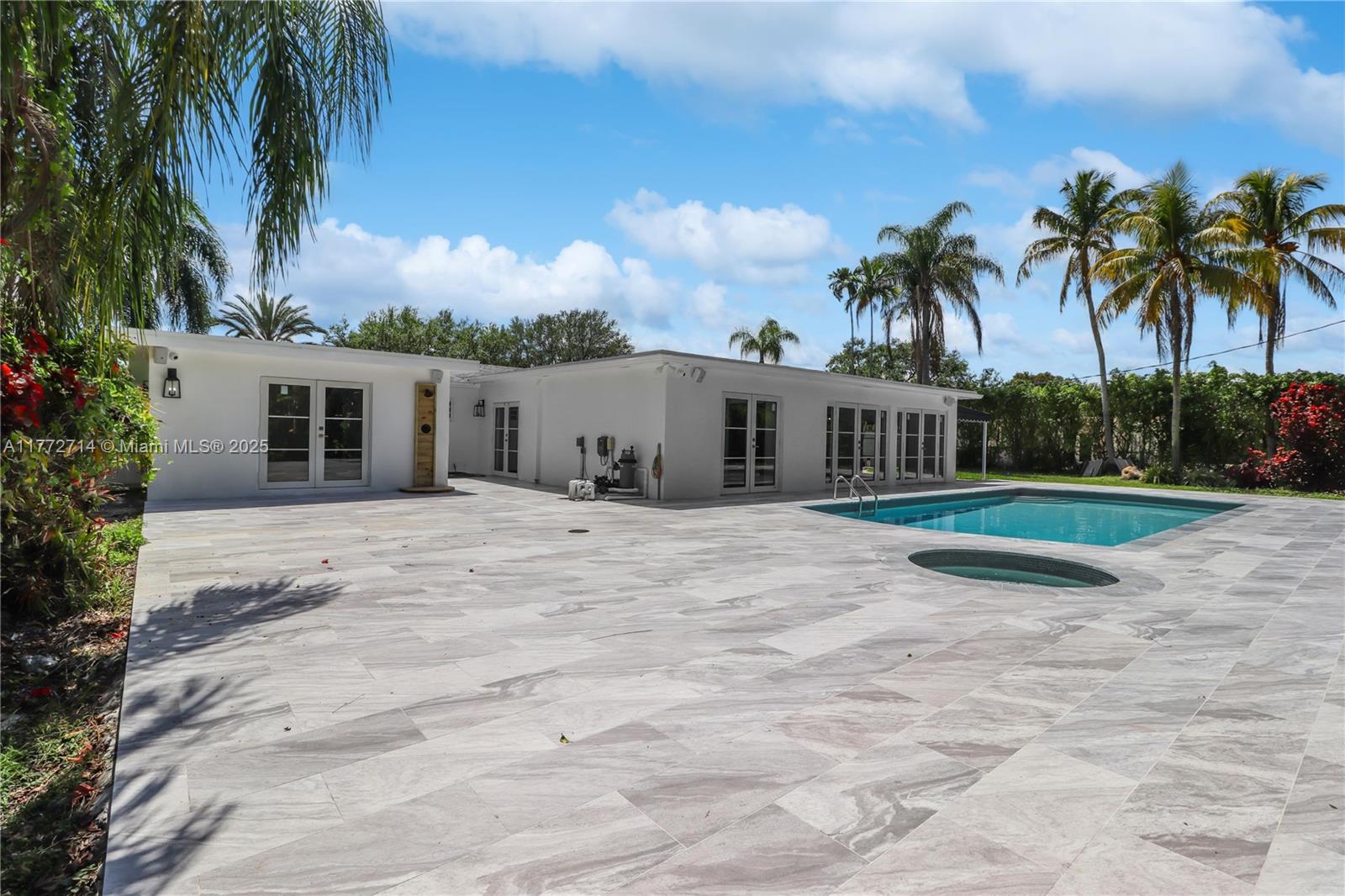 8523 SW 103rd St, Miami, FL, 33156/$1,750,000 2 8523 SW 103rd St