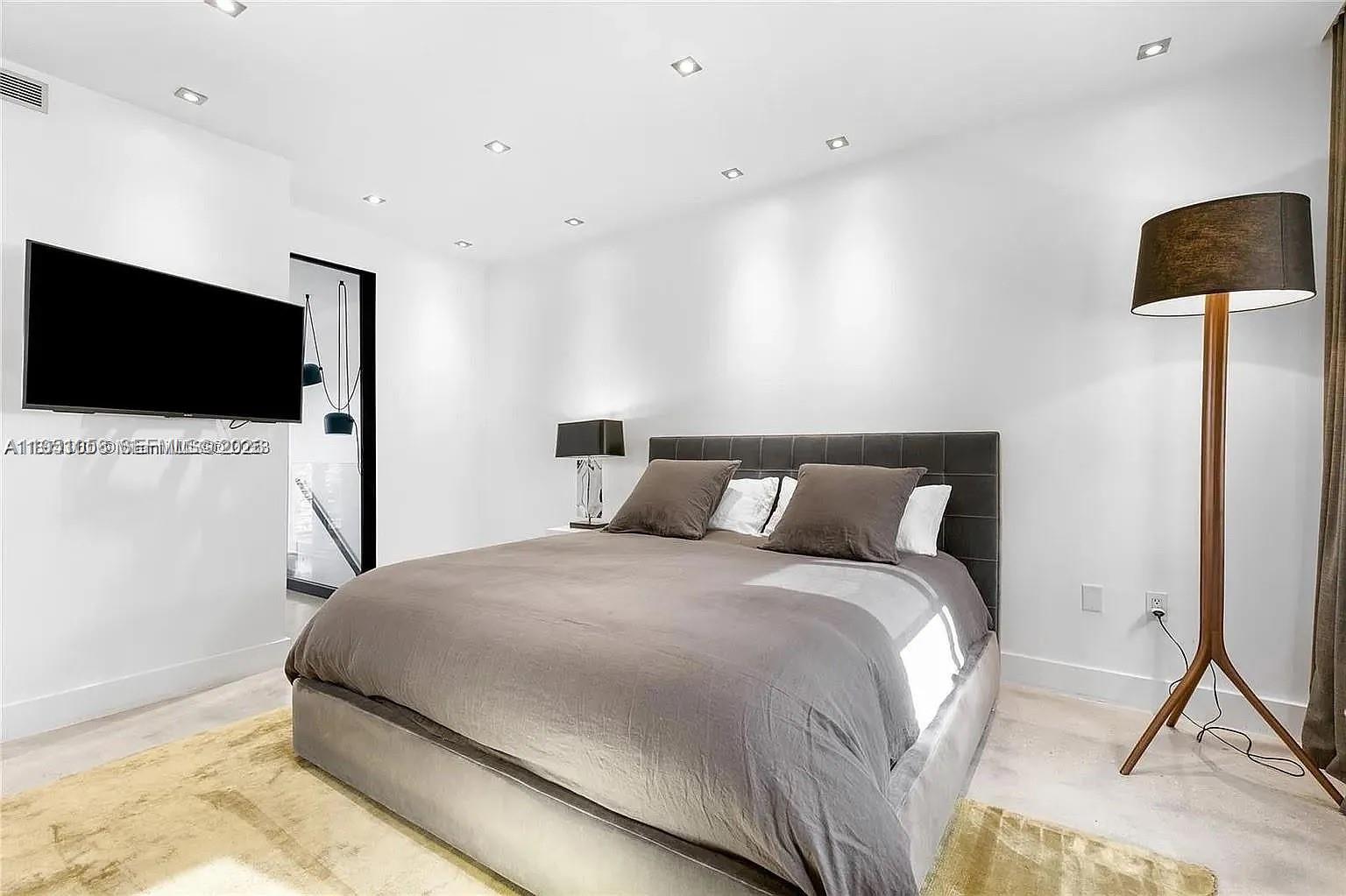 LENOX VILLAS CONDO - Residential