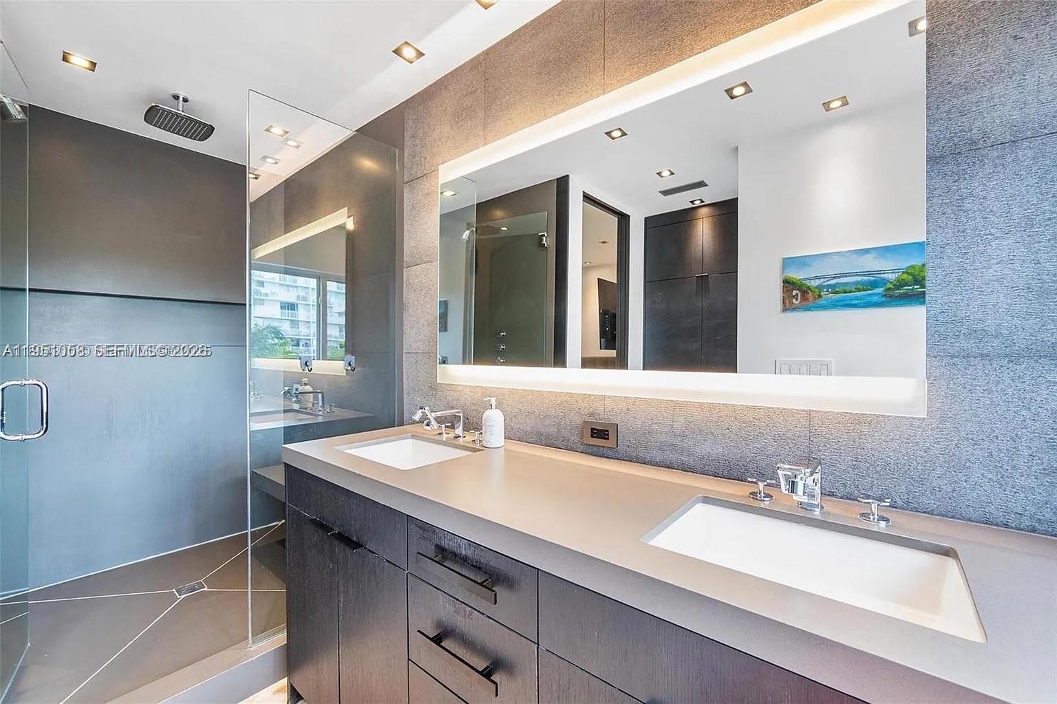 LENOX VILLAS CONDO - Residential