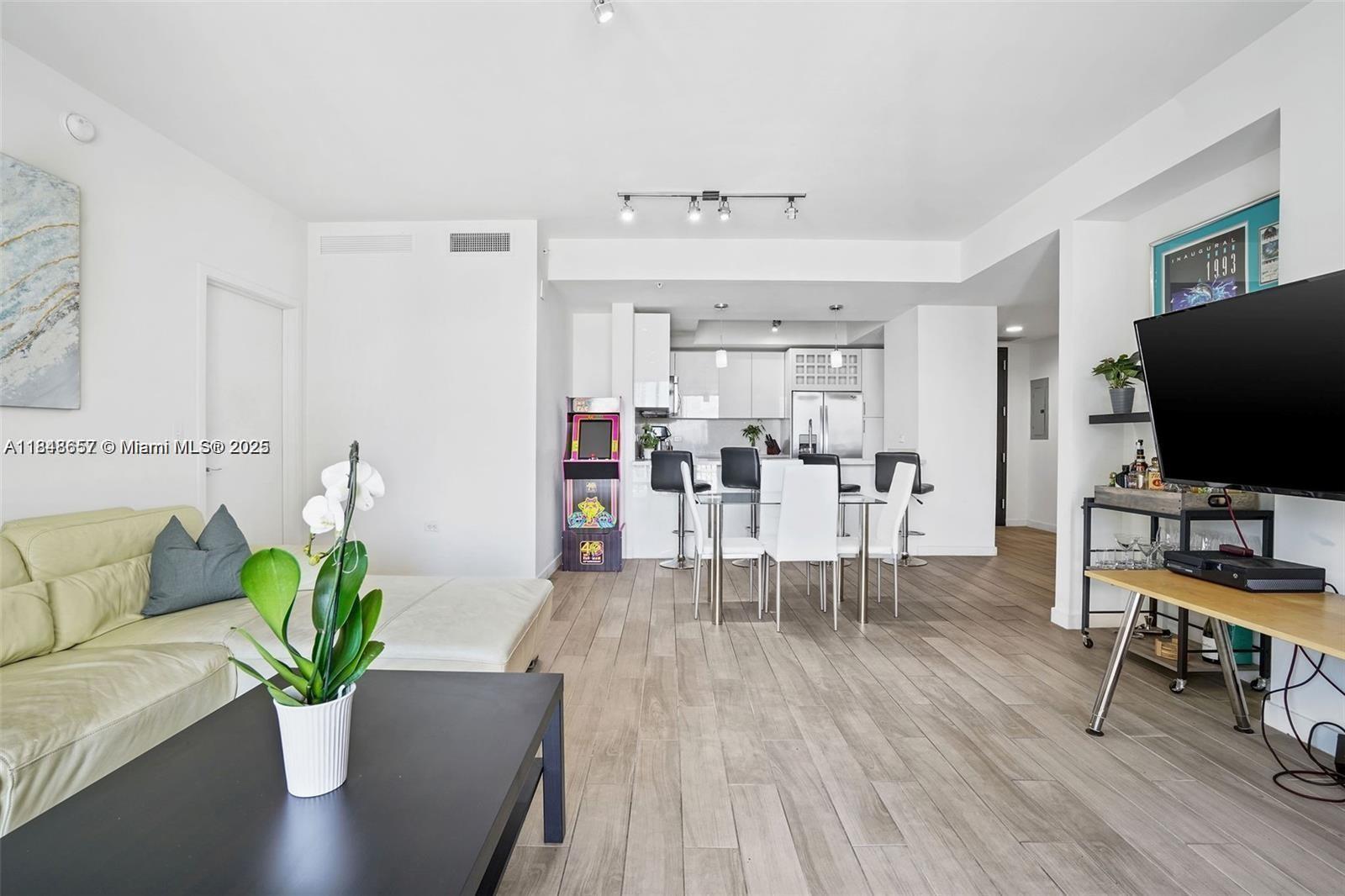 NINE AT MARY BRICKELL VIL - Residential