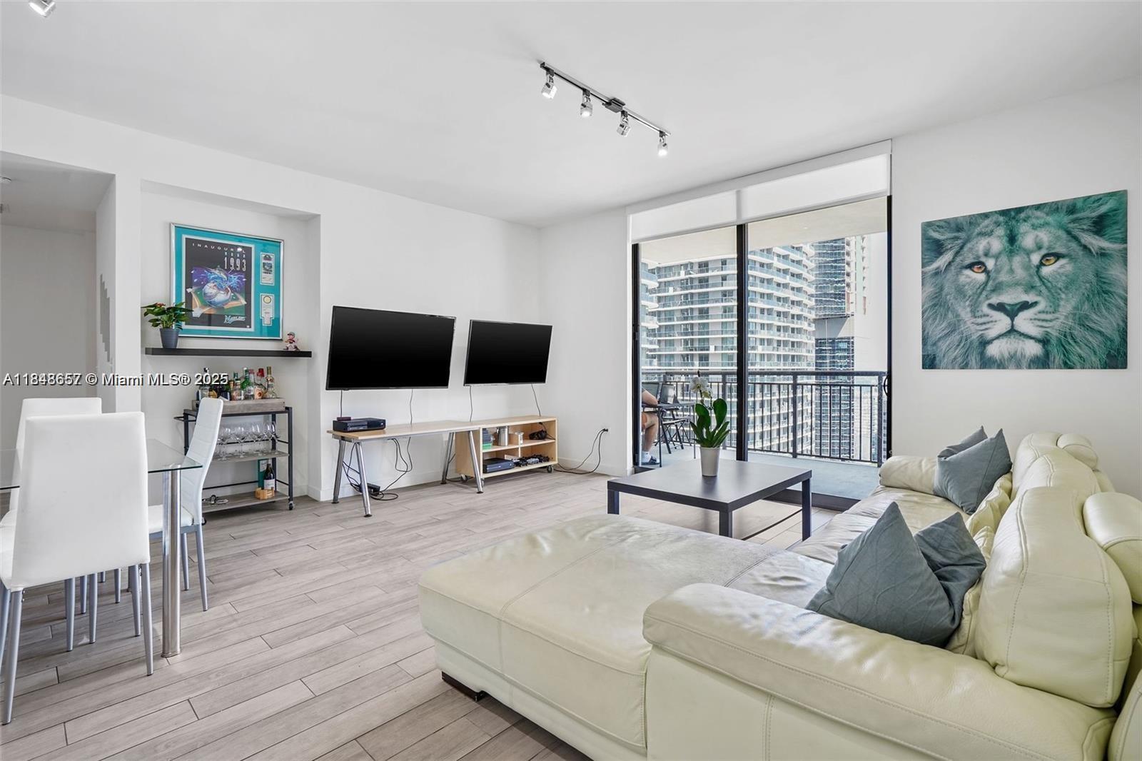 999 SW 1st Ave 2717