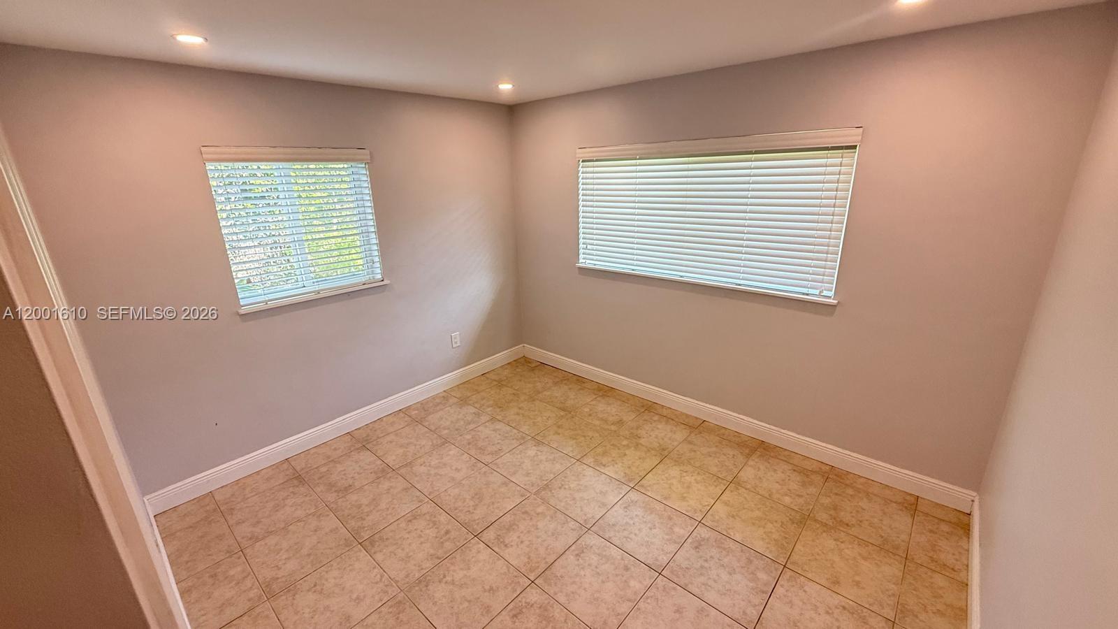 TROPICAL RANCH LAKESIDE S - Residential Lease