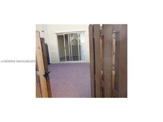 ISLANDS AT DORAL NORTHWES - Residential